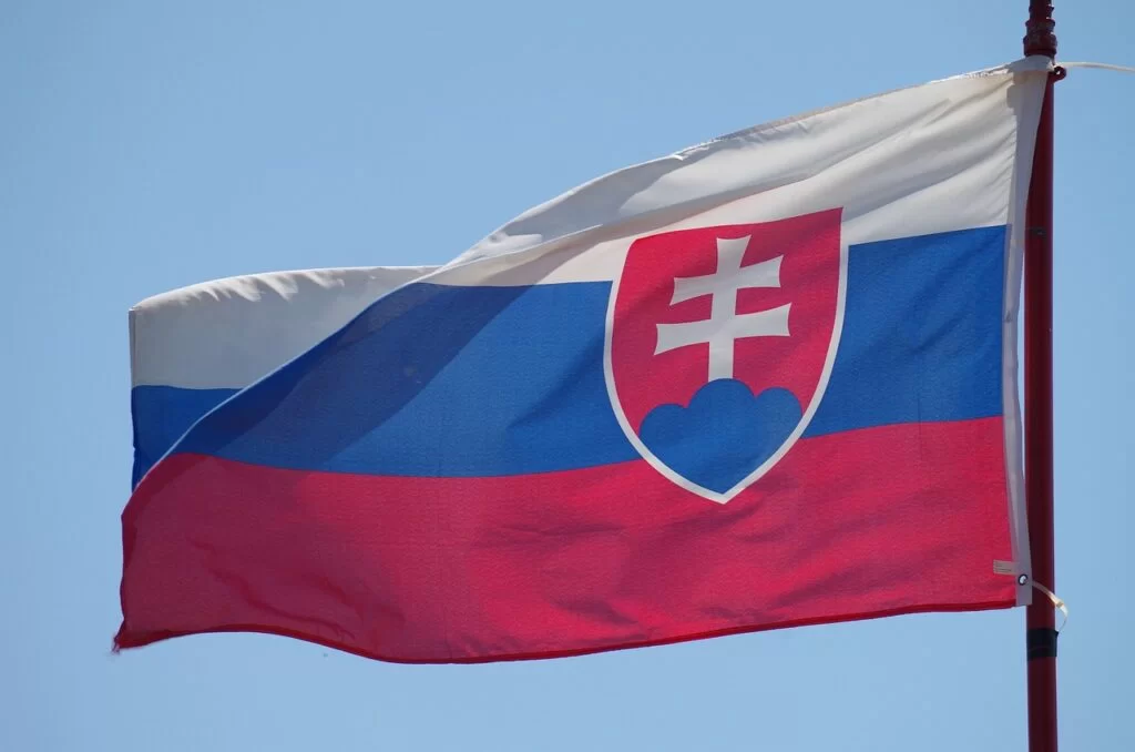 Agentúra FitchRatings potvrdila Slovensku rating na úrovni A s negatívnym výhľadom